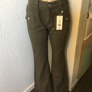 ROWNE JEANS WOMEN SIZE MEDIUM NWT